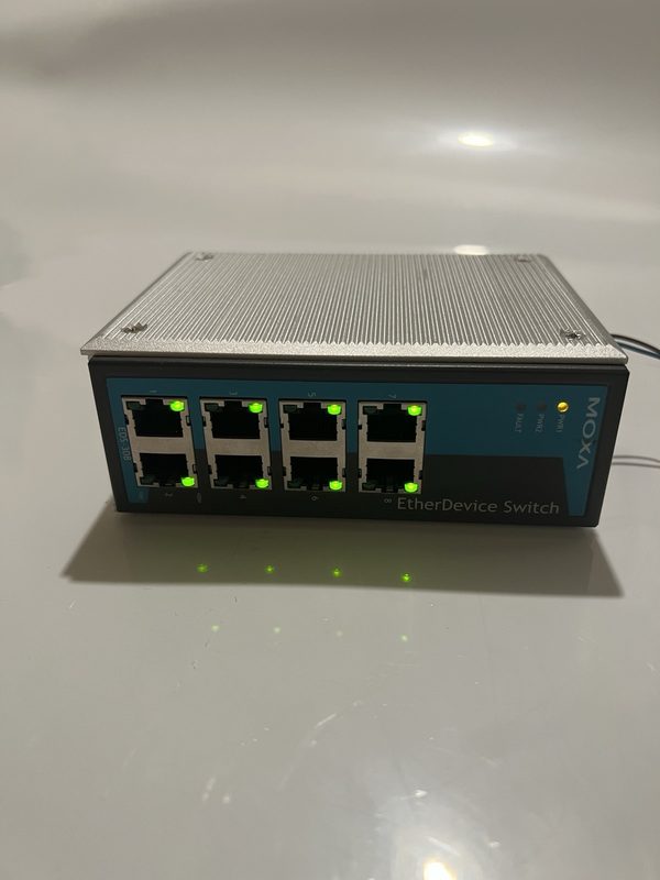 IIoT-устройство Moxa EDS-308