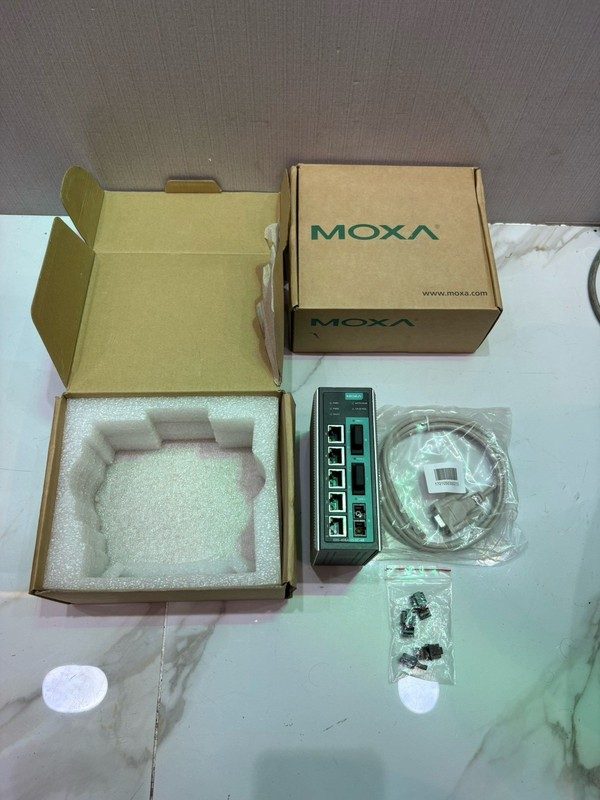 IIoT-устройство Moxa EDS-408A-3S-SC-48-T
