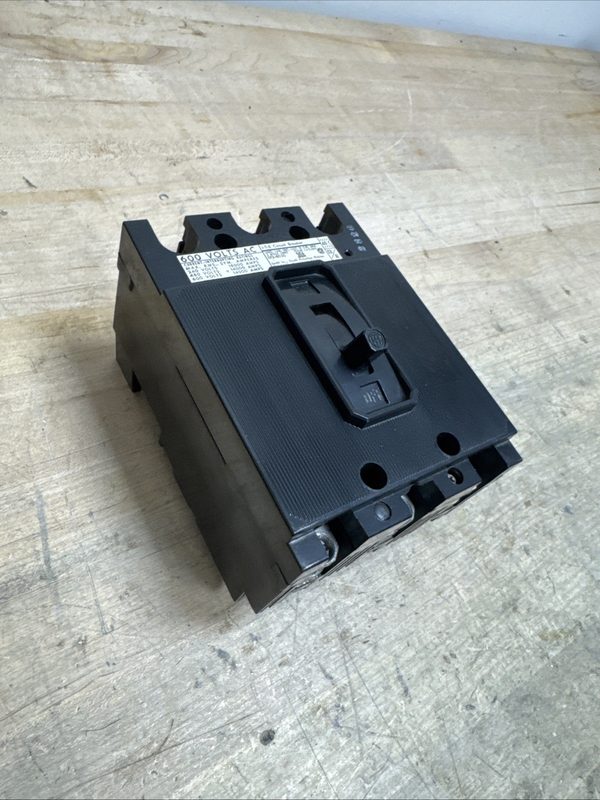 Автоматический выключатель Siemens EF3B030