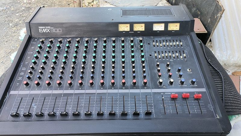 Микшерный пульт EMX300