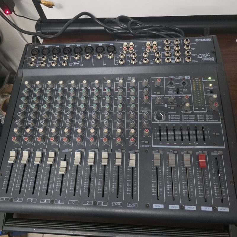 Микшерный пульт EMX3000