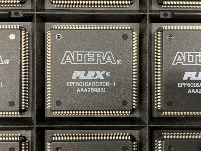 Микросхема ПЛИС Altera EPF6016AQC208-1