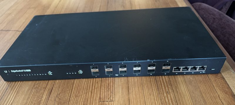 Коммутатор Ubiquiti ES-12F