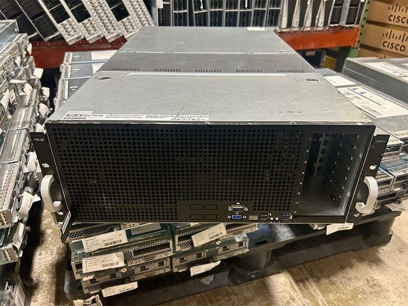 Ускоритель ASUS ESC8000