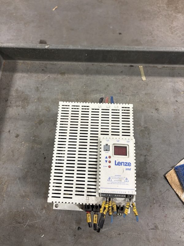 Частотный преобразователь Lenze ESMD223L4TXA
