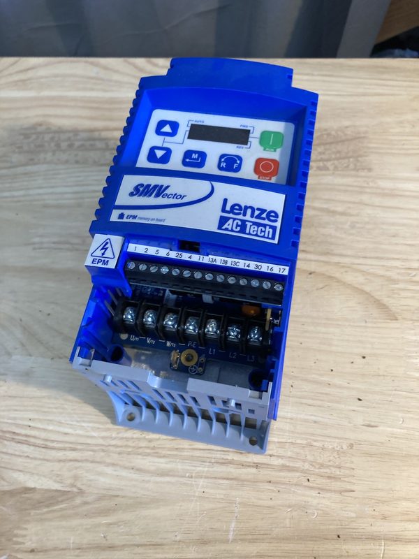 Частотный преобразователь Lenze ESV152N04TXB571