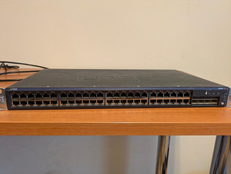 Коммутатор Juniper EX2200-48P