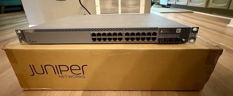 Коммутатор Juniper EX2300-24P-TAA