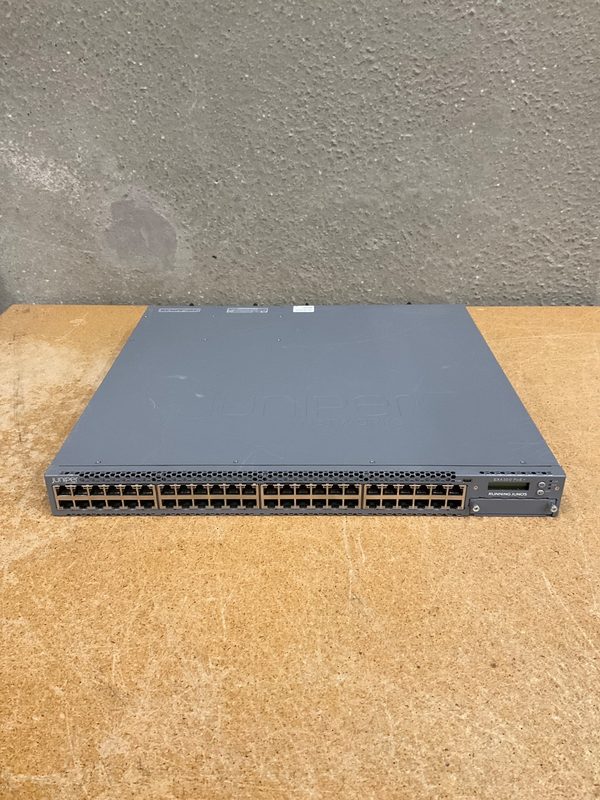 Коммутатор Juniper EX4300