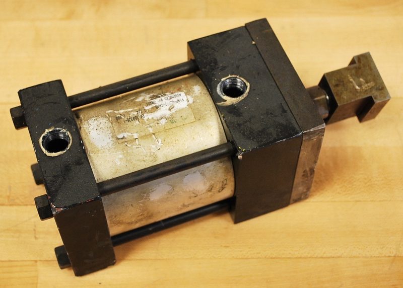 Пневмоцилиндр Numatics F1AP-02AID-CAA2