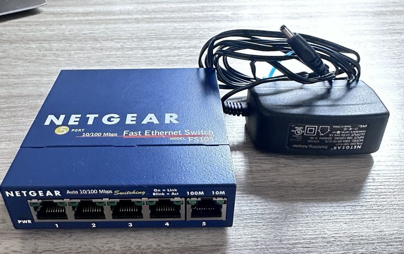 Коммутатор Netgear FS105
