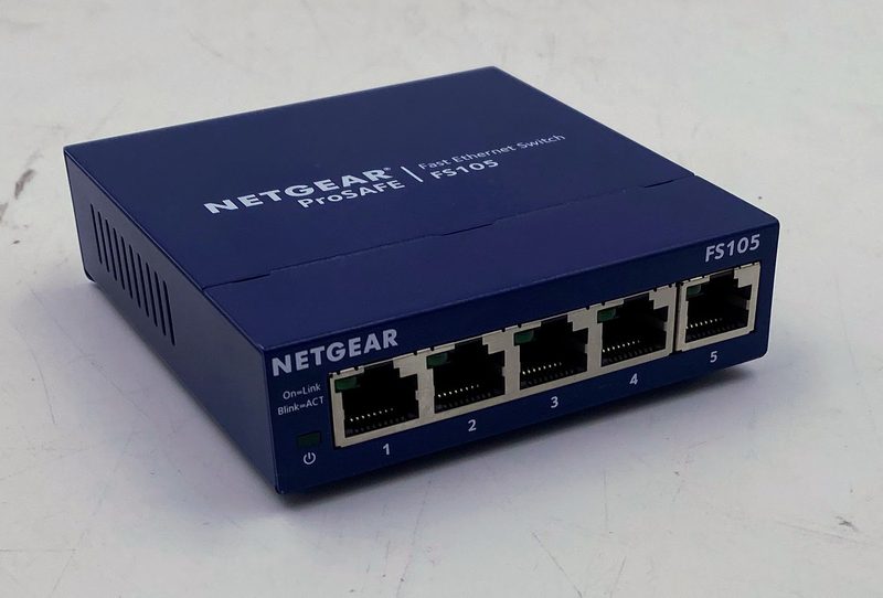 Коммутатор Netgear FS105V3