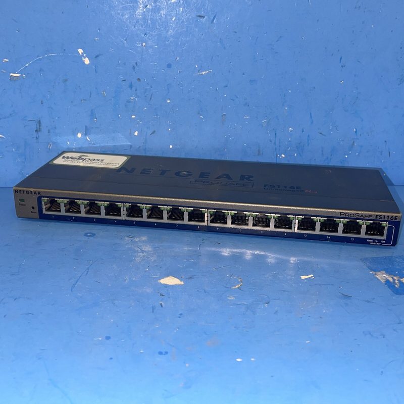 Коммутатор Netgear FS116E