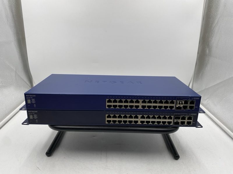 Коммутатор Netgear FS728TS