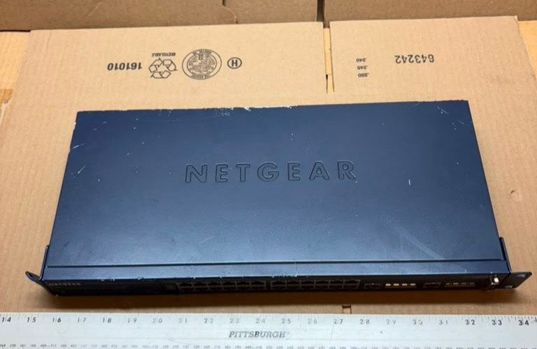Коммутатор Netgear FSM726