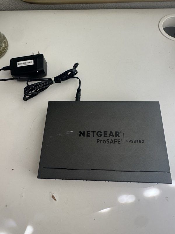 Коммутатор Netgear FVS318GV2