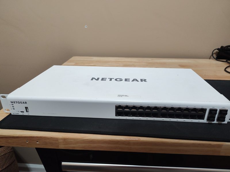 Коммутатор Netgear GC728X