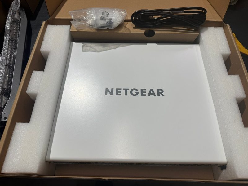 Коммутатор Netgear GC752XP