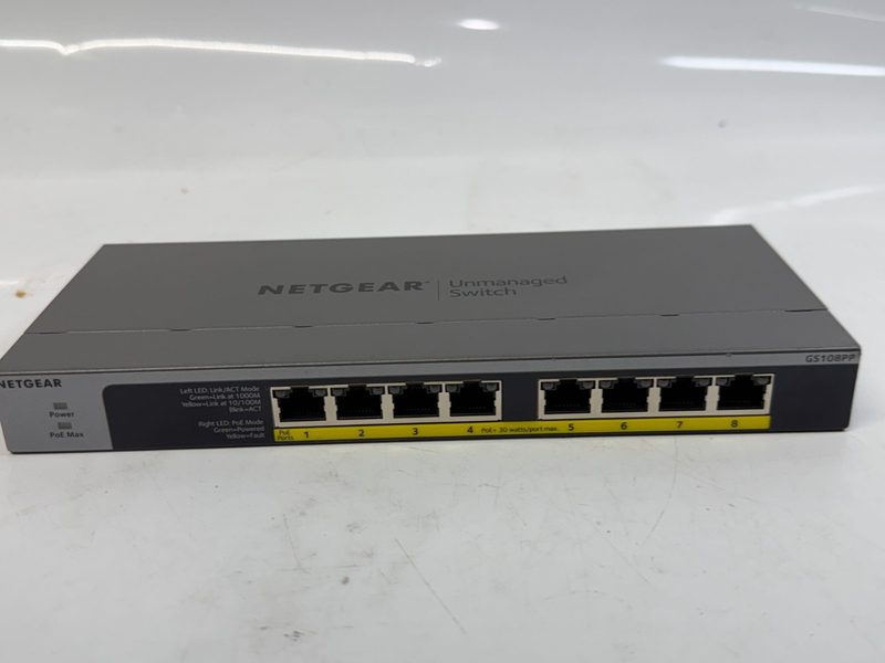 Коммутатор Netgear GS108PP