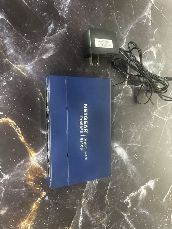 Коммутатор Netgear GS108V4