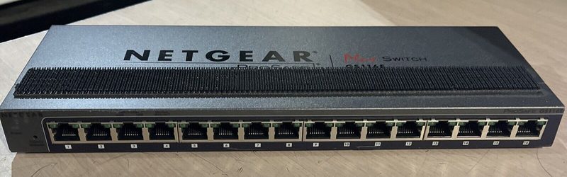 Коммутатор Netgear GS116EV2