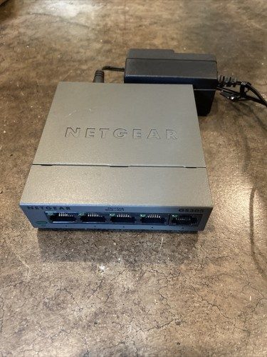 Коммутатор Netgear GS305E