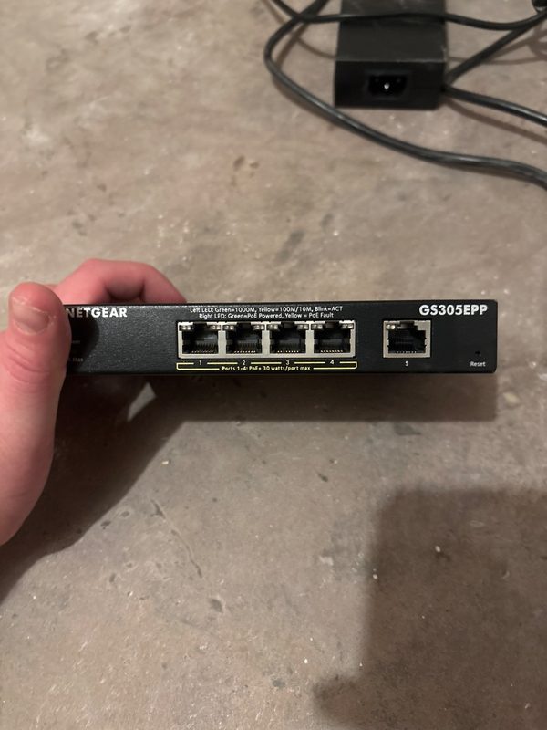 Коммутатор Netgear GS305EPP