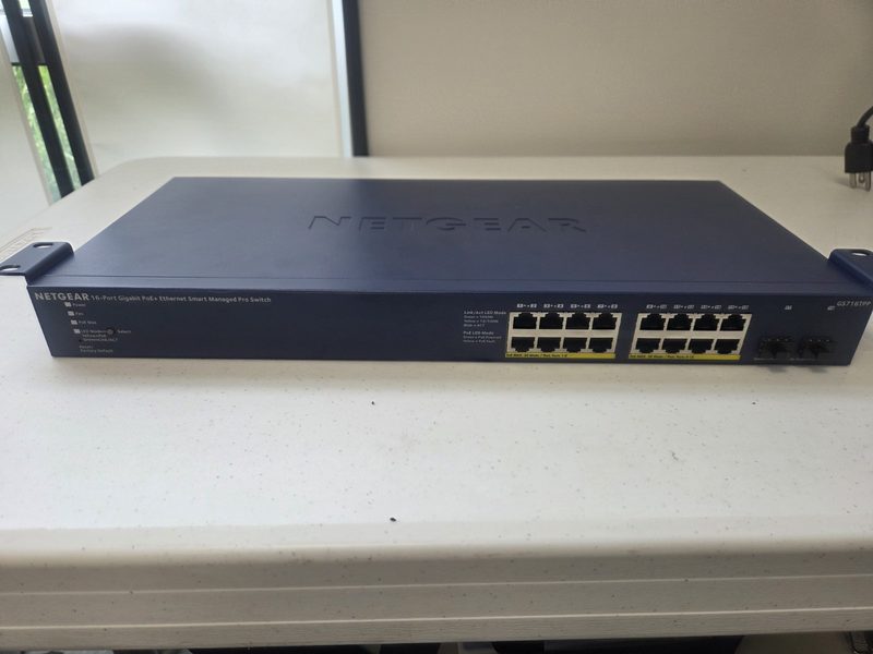 Коммутатор Netgear GS716TP