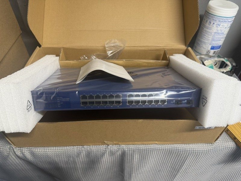 Коммутатор Netgear GS724T-400NAS