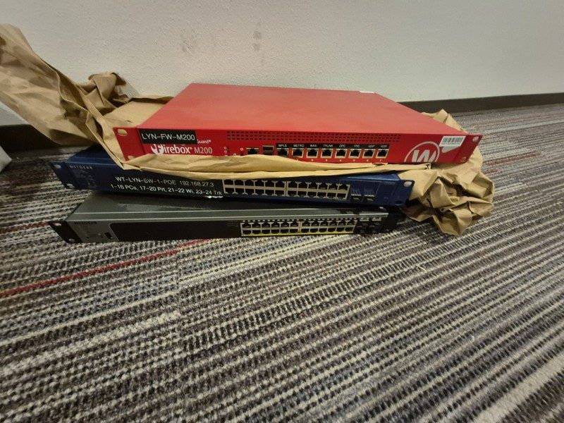 Коммутатор Netgear GS724TP