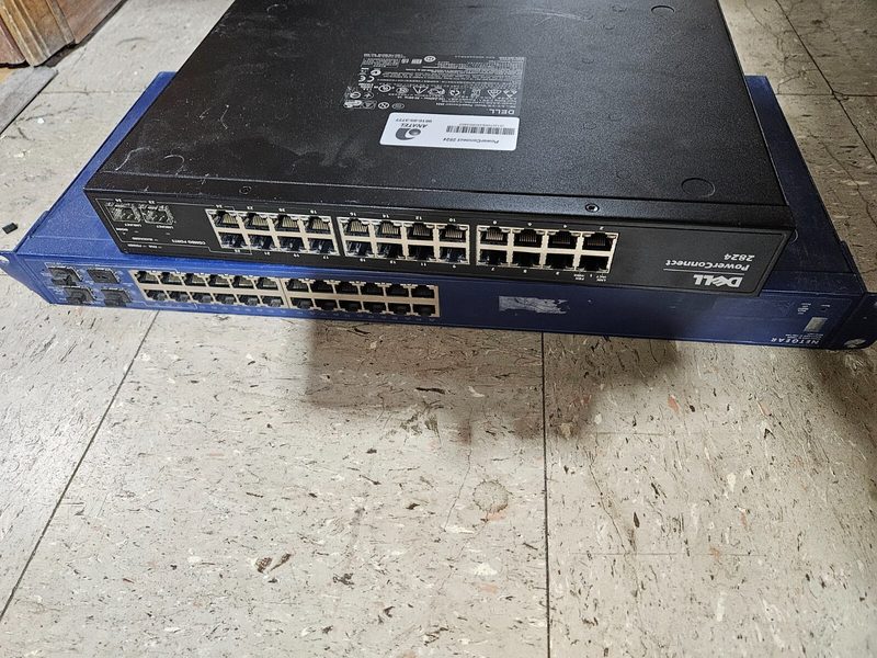 Коммутатор Netgear GS724TS