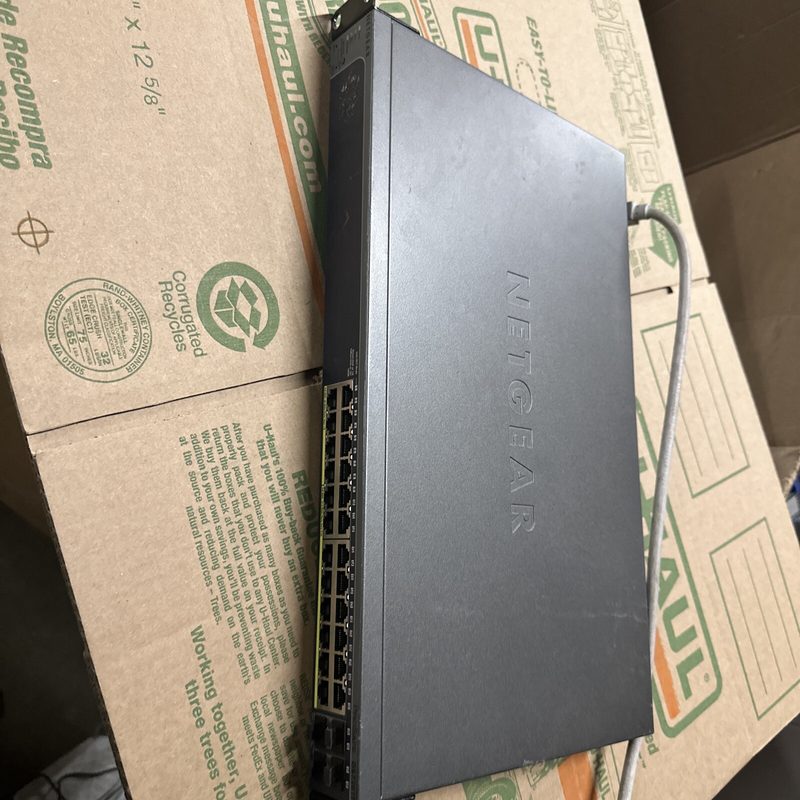 Коммутатор Netgear GS728TP