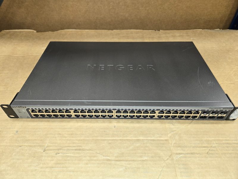Коммутатор Netgear GS752TSB-V1H1