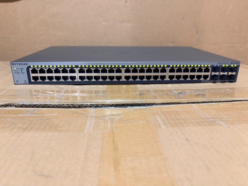 Коммутатор Netgear GS752TSB