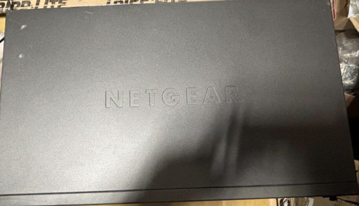 Коммутатор Netgear GS752TX