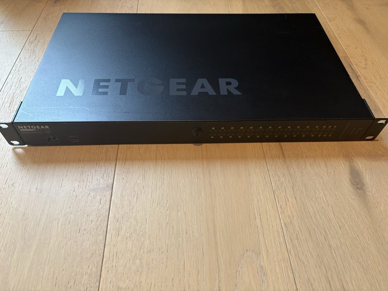 Коммутатор Netgear GSM4230P