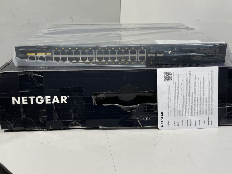 Коммутатор Netgear GSM4230UP