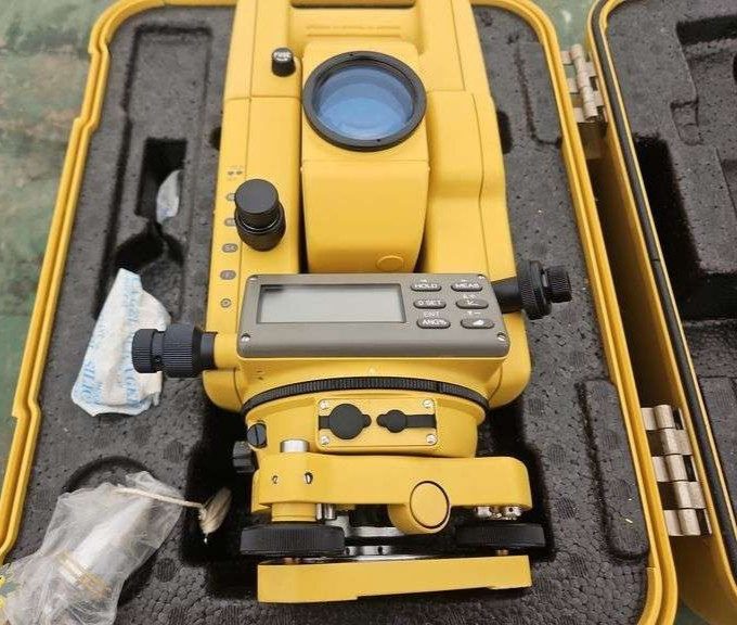 Тахеометр Topcon GTS-302