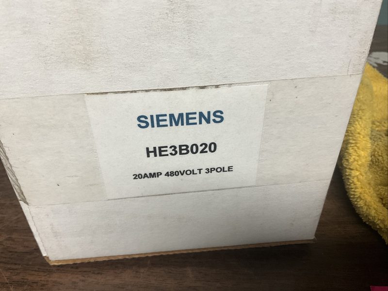 Автоматический выключатель Siemens HE3B020