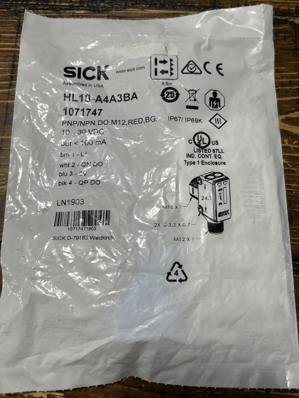 Фотоэлектрический датчик SICK HL18-A4A3BA