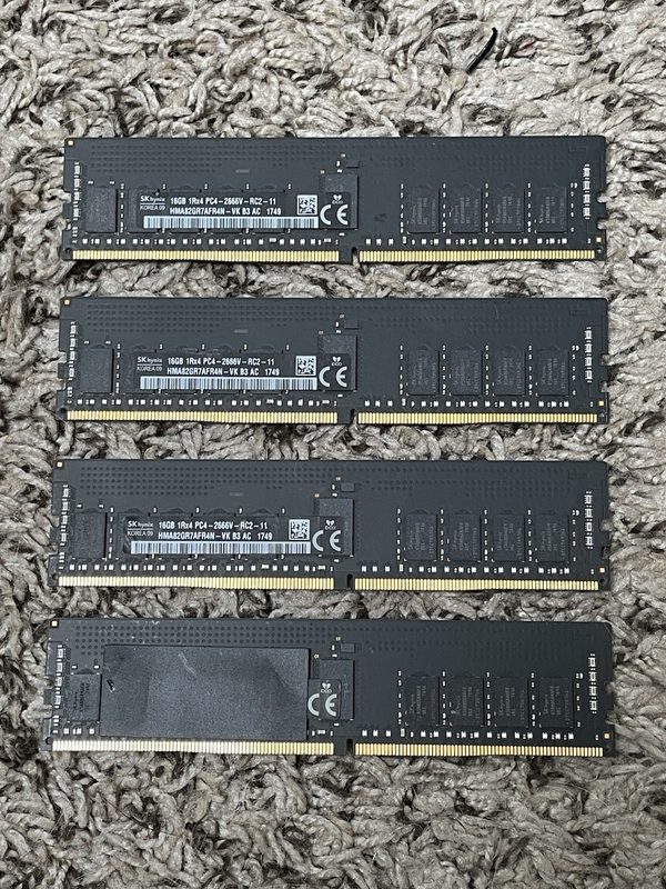 Модуль памяти SK hynix HMA82GR7AFR4N-VK
