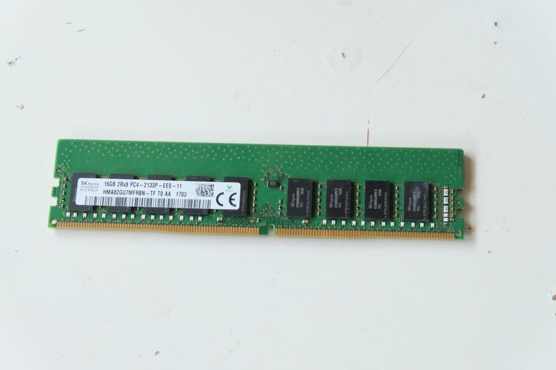 Модуль памяти SK hynix HMA82GU7MFR8N-TF