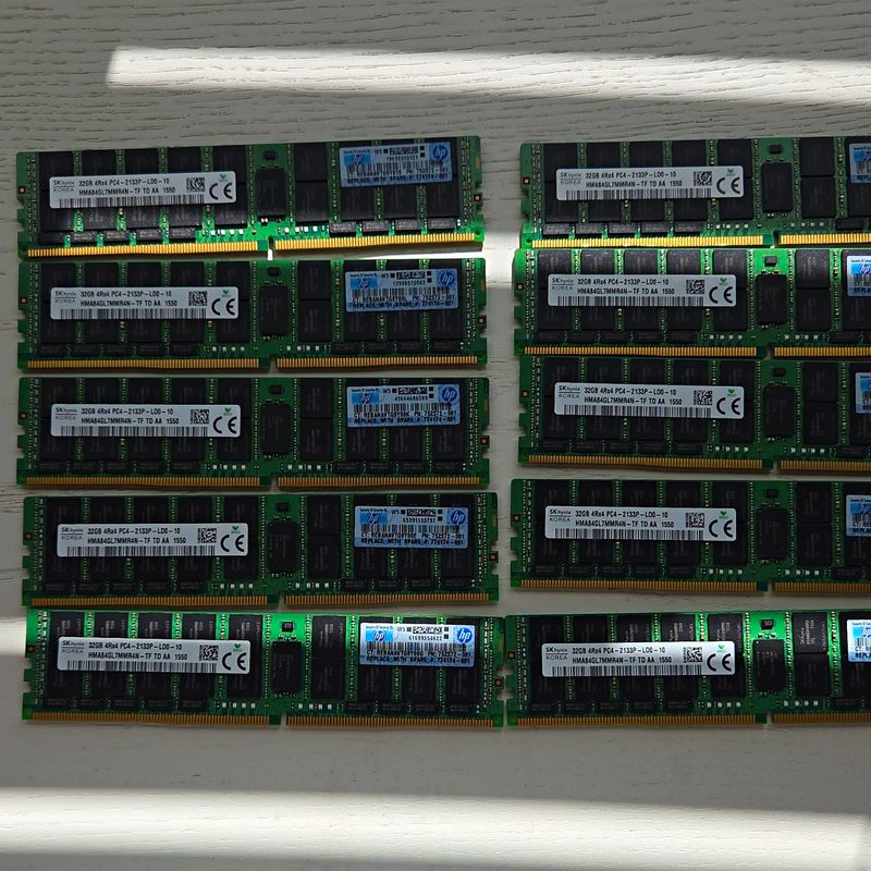 Модуль памяти SK hynix HMA84GL7MMR4N-TF