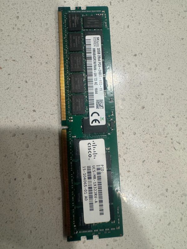 Модуль памяти SK hynix HMA84GR7AFR4N-UH