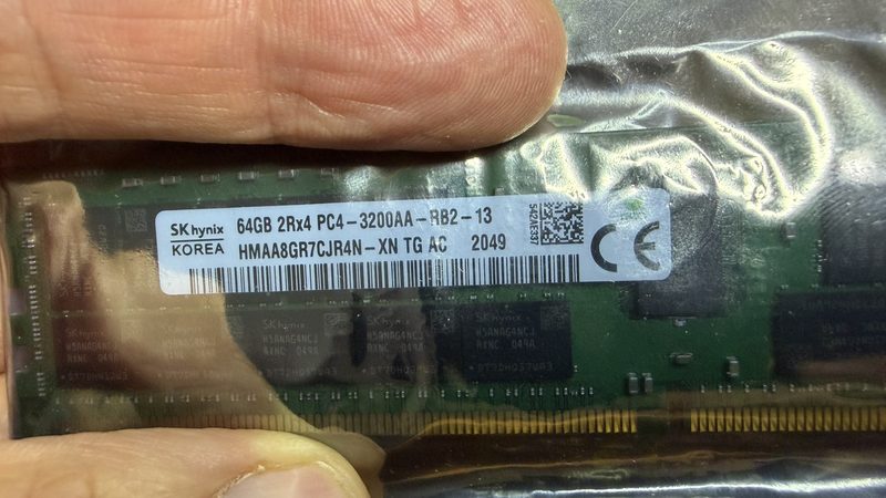 Модуль памяти SK hynix HMAA8GR7AJR4N-XN