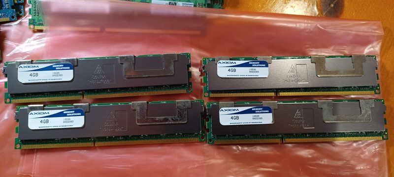 Модуль памяти SK hynix HMT151R7BFR4C
