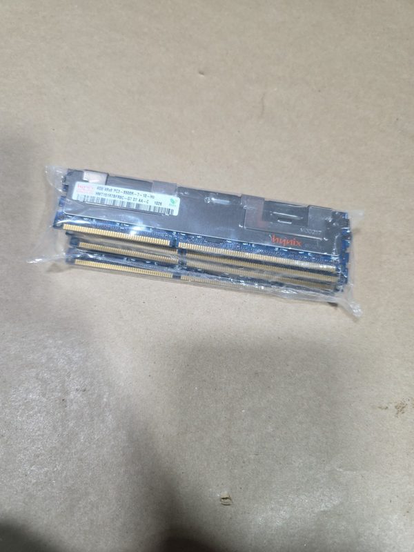 Модуль памяти SK hynix HMT151R7BFR8C-G7