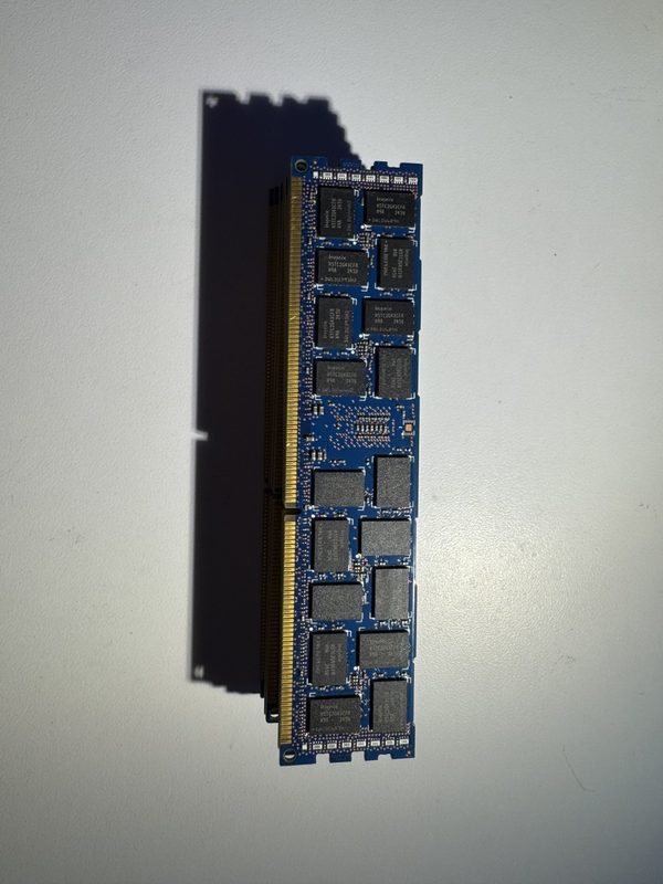 Модуль памяти SK hynix HMT31GR7EFR4A-H9