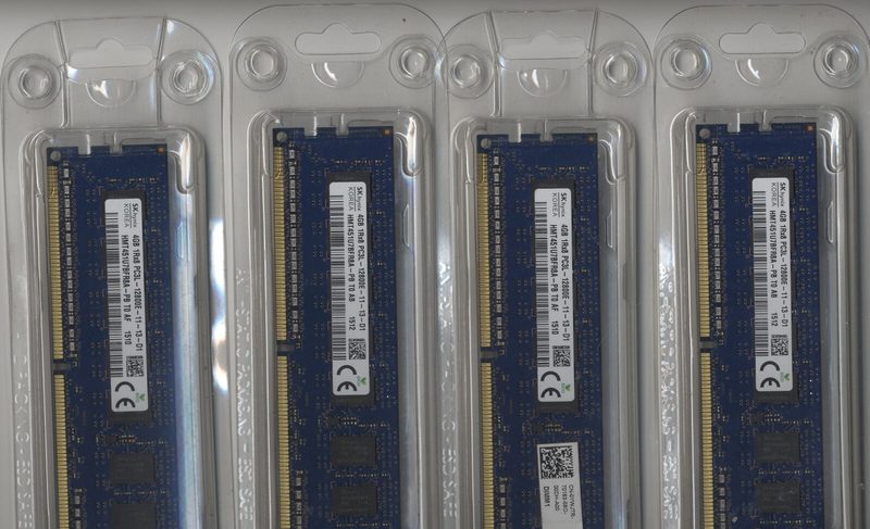 Модуль памяти SK hynix HMT451U7BFR8A-PB