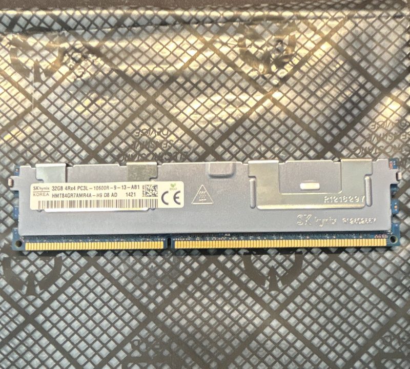 Модуль памяти SK hynix HMT84GR7AMR4A-H9